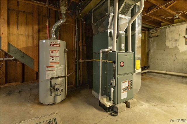 82 Penarrow Drive, Tonawanda, NY 14150