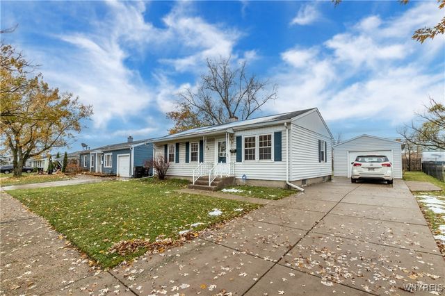 82 Penarrow Drive, Tonawanda, NY 14150