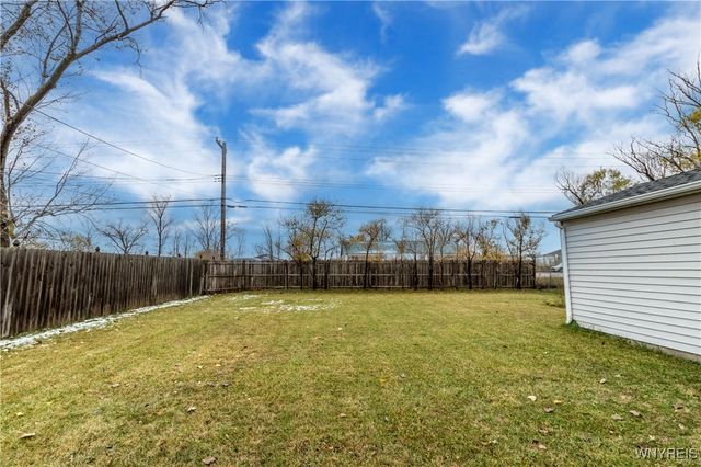 82 Penarrow Drive, Tonawanda, NY 14150