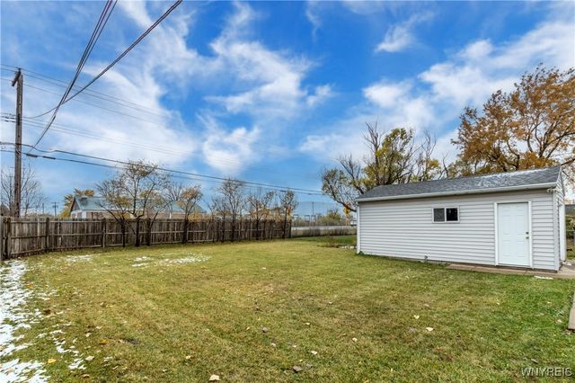 82 Penarrow Drive, Tonawanda, NY 14150