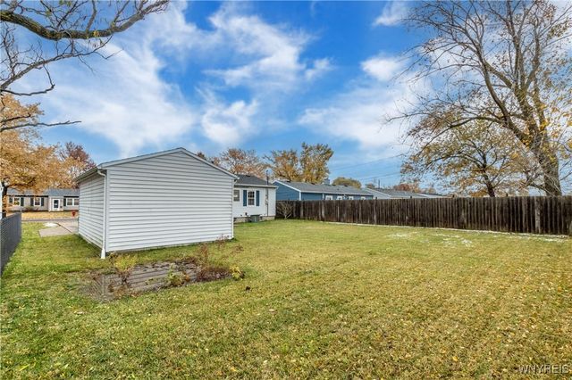 82 Penarrow Drive, Tonawanda, NY 14150