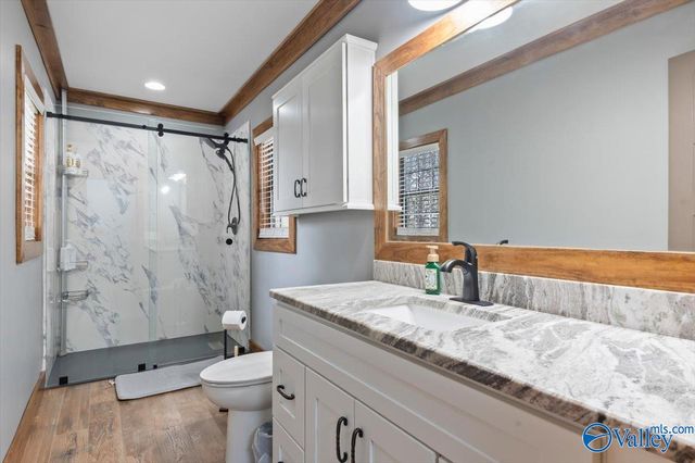 211 Bluff Pointe Road, Guntersville, AL 35976