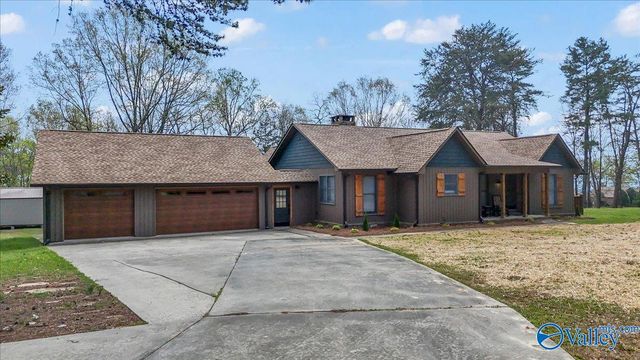 211 Bluff Pointe Road, Guntersville, AL 35976
