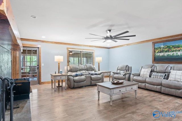 211 Bluff Pointe Road, Guntersville, AL 35976