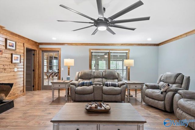 211 Bluff Pointe Road, Guntersville, AL 35976