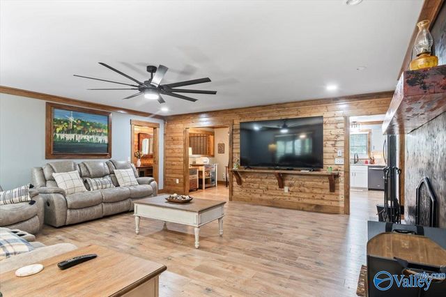 211 Bluff Pointe Road, Guntersville, AL 35976