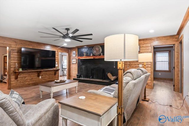 211 Bluff Pointe Road, Guntersville, AL 35976