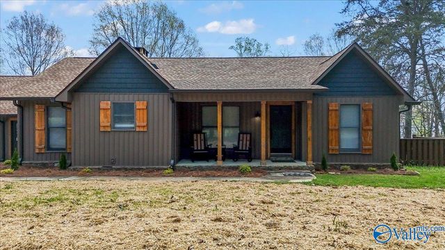 211 Bluff Pointe Road, Guntersville, AL 35976