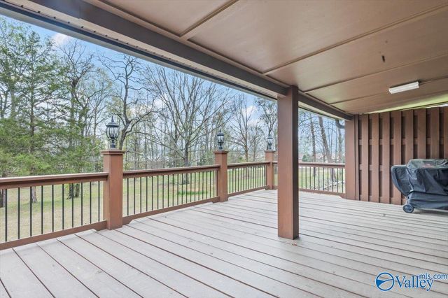 211 Bluff Pointe Road, Guntersville, AL 35976