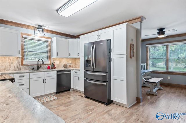 211 Bluff Pointe Road, Guntersville, AL 35976