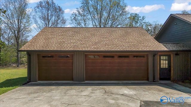 211 Bluff Pointe Road, Guntersville, AL 35976