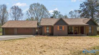 211 Bluff Pointe Road, Guntersville, AL 35976