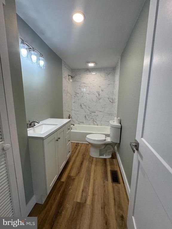 242 CLAYTON AVE, Monroeville, NJ 08343