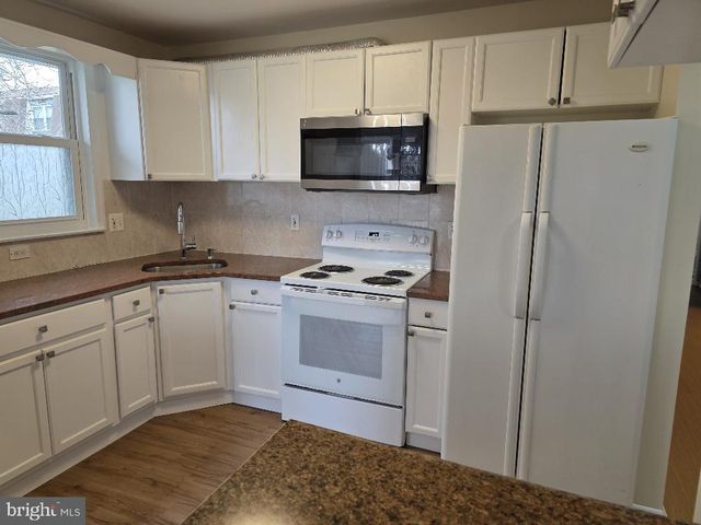 22--2 FLORENCE TOLLGATE PL, Burlington, NJ 08016