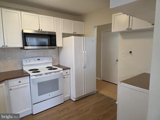 22--2 FLORENCE TOLLGATE PL, Burlington, NJ 08016