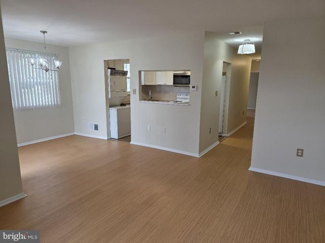 22--2 FLORENCE TOLLGATE PL, Burlington, NJ 08016