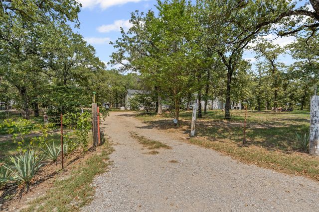 402 Silver Acres Road, Azle, TX 76020