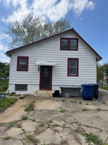 1317 E 16th Street, Des Moines, IA 50316