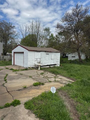 1317 E 16th Street, Des Moines, IA 50316