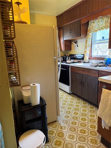 1317 E 16th Street, Des Moines, IA 50316