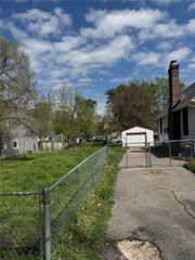 1317 E 16th Street, Des Moines, IA 50316