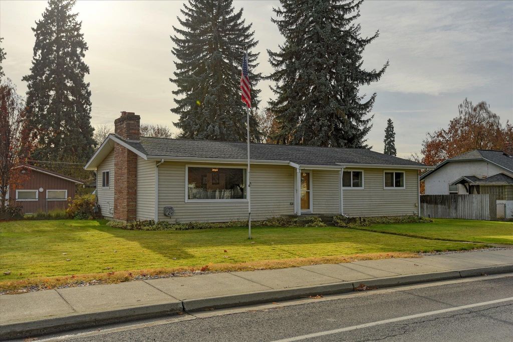 520 E Crawford Ave, Deer Park, WA 99006