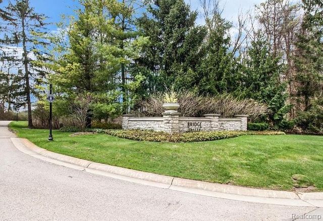000 Pine Meadow Court, Clarkston, MI 48348