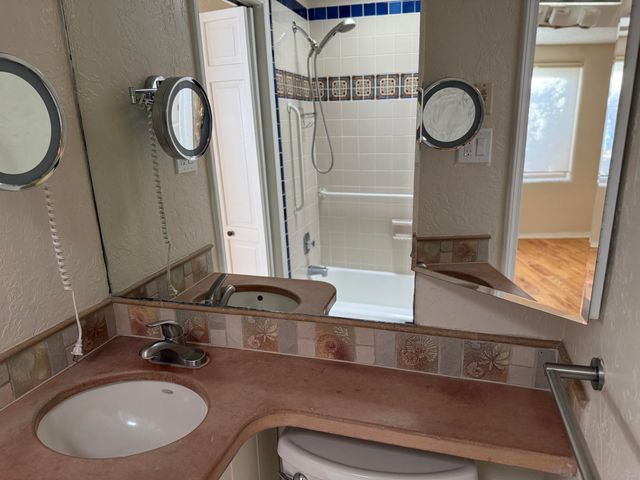 821 Solano Drive NE, Albuquerque, NM 87110