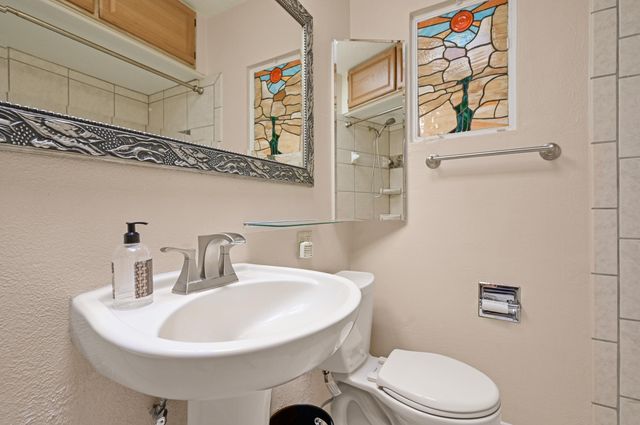 821 Solano Drive NE, Albuquerque, NM 87110