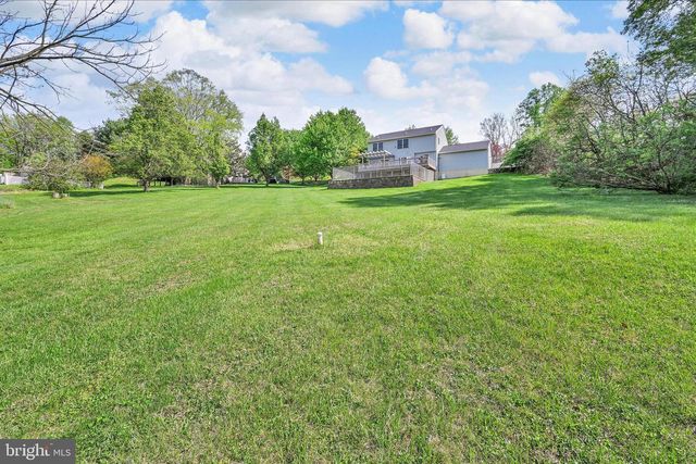 20 MAPLE SHADE LN, Fleetwood, PA 19522