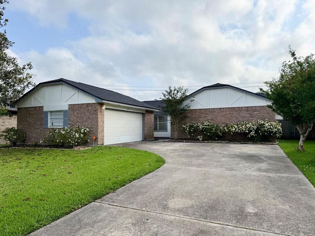16730 Frigate Drive, Friendswood, TX 77546