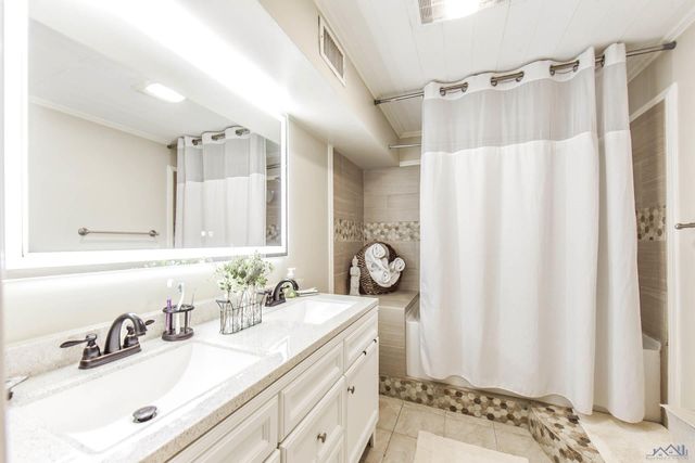 2807 Broadmoor Ave, Houma, LA 70364