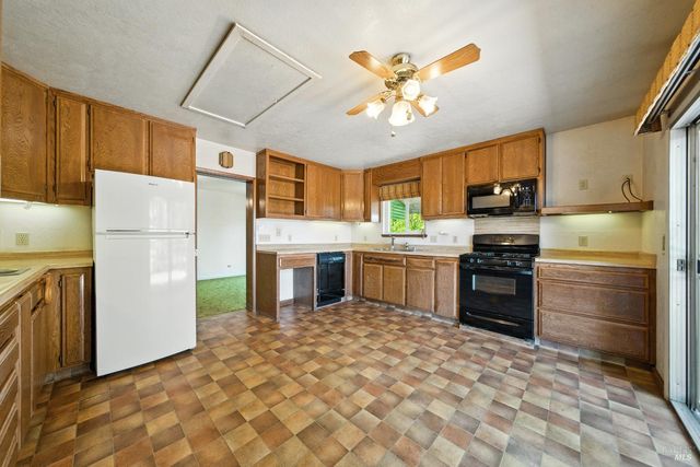 5295 N Hwy 116, Sebastopol, CA 95472