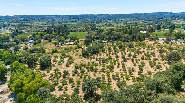 5295 N Hwy 116, Sebastopol, CA 95472