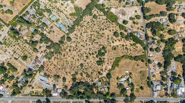 5295 N Hwy 116, Sebastopol, CA 95472