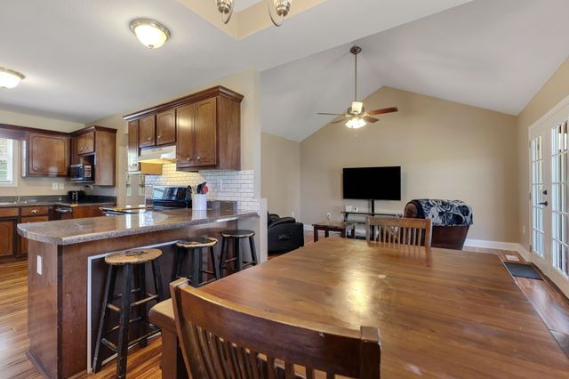 14 Hazelwood Ln, Winchester, TN 37398