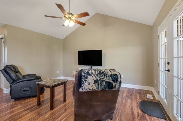 14 Hazelwood Ln, Winchester, TN 37398