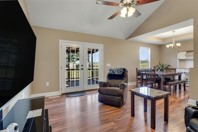 14 Hazelwood Ln, Winchester, TN 37398