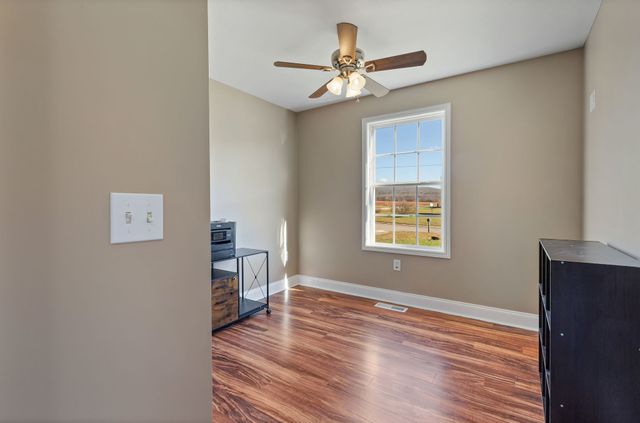 14 Hazelwood Ln, Winchester, TN 37398