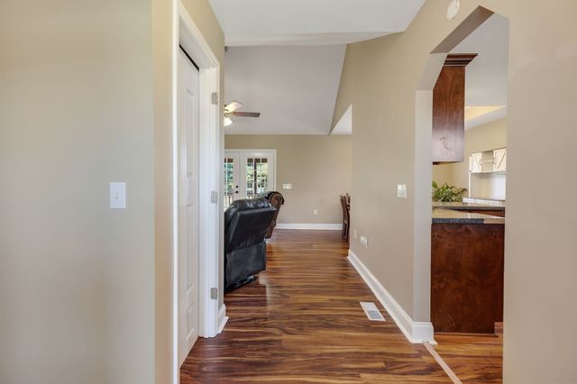 14 Hazelwood Ln, Winchester, TN 37398