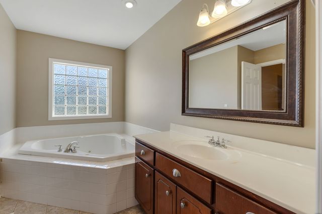 14 Hazelwood Ln, Winchester, TN 37398