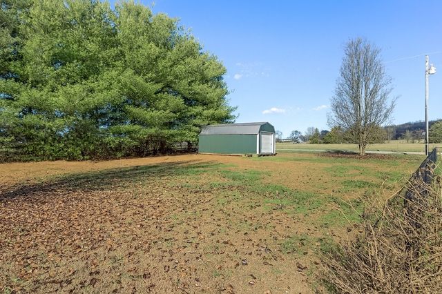 14 Hazelwood Ln, Winchester, TN 37398