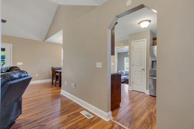 14 Hazelwood Ln, Winchester, TN 37398