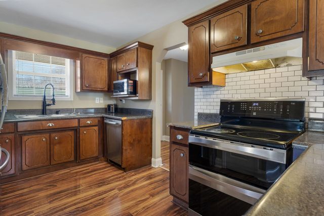 14 Hazelwood Ln, Winchester, TN 37398