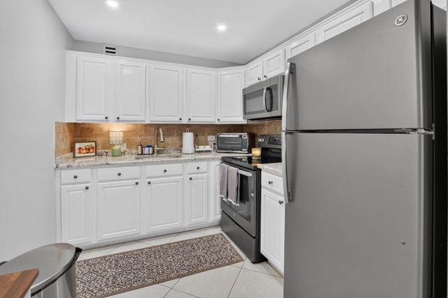 236 Preston Way f, Boca Raton, FL 33434