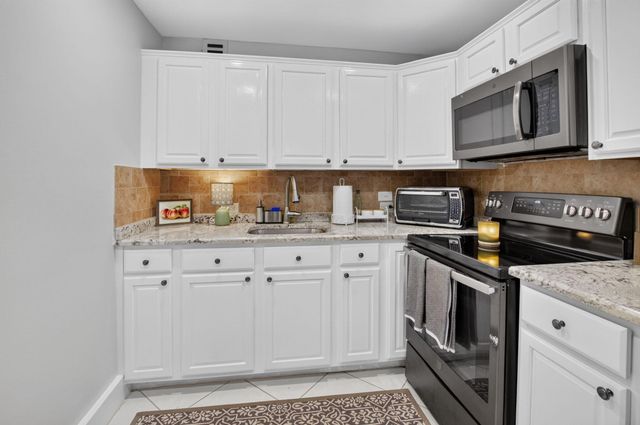 236 Preston Way f, Boca Raton, FL 33434