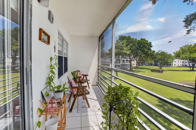 236 Preston Way f, Boca Raton, FL 33434
