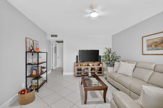236 Preston Way f, Boca Raton, FL 33434