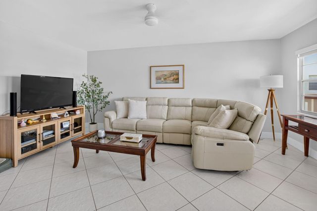 236 Preston Way f, Boca Raton, FL 33434