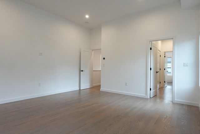 70 Walker 2, Newton, MA 02460